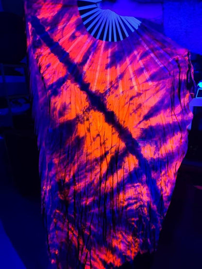 UV AKTIV* Silk Fan Batik Schwarz Rot Fächer Seide Tanzen Kostüm Performance Musik Festival Party Schwarzlicht Sommer GOA Hippie Geschenk - Art of Nature Berlin