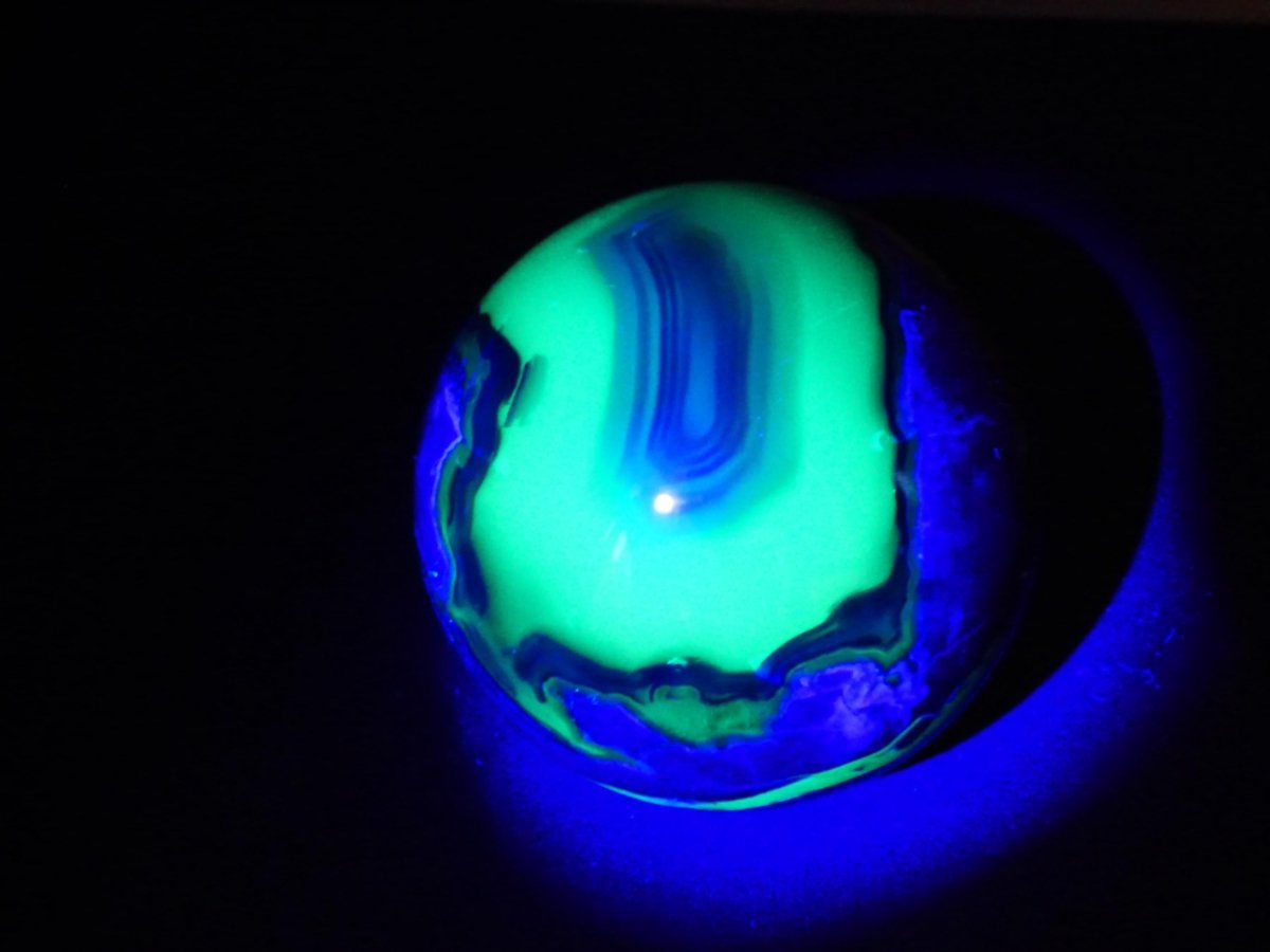 UV AKTIV Volcanic Achat - Edelstein Kugel Deko Sphere Massage Kristall Sammler Meditation Heilstein Frau Mann Geschenk Er Sie Haus Energie - Art of Nature Berlin