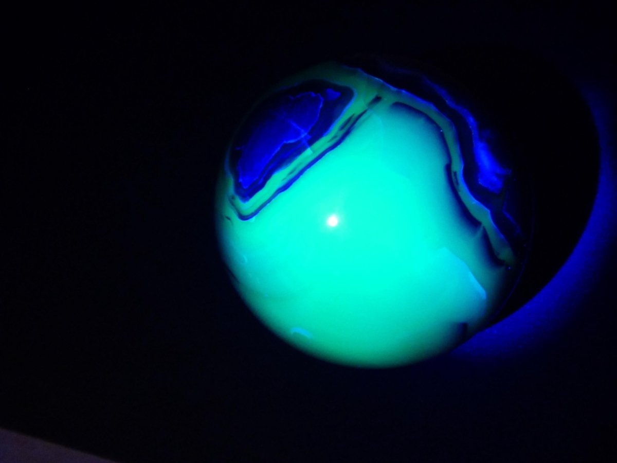 UV AKTIV Volcanic Achat - Edelstein Kugel Deko Sphere Massage Kristall Sammler Meditation Heilstein Frau Mann Geschenk Er Sie Haus Energie - Art of Nature Berlin