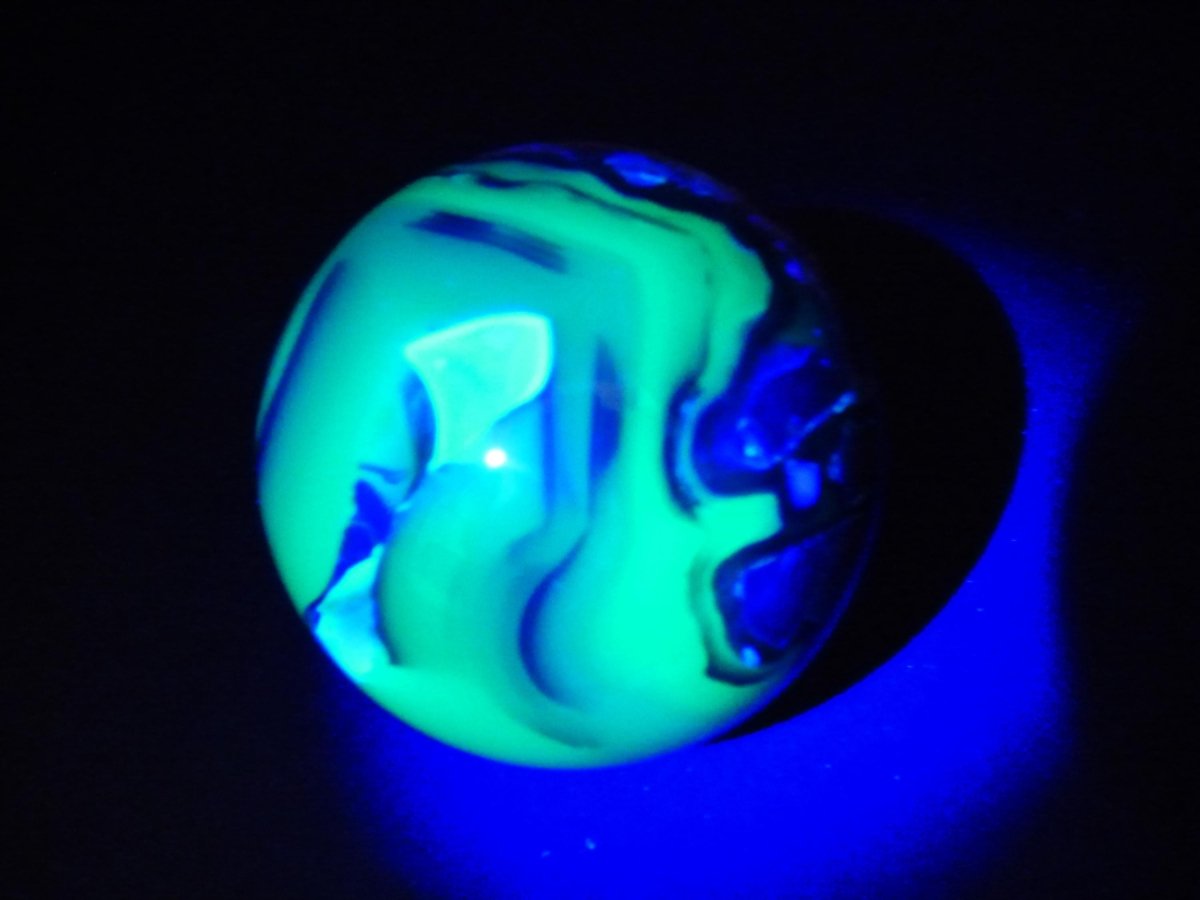 UV AKTIV Volcanic Achat - Edelstein Kugel Deko Sphere Massage Kristall Sammler Meditation Heilstein Frau Mann Geschenk Er Sie Haus Energie - Art of Nature Berlin