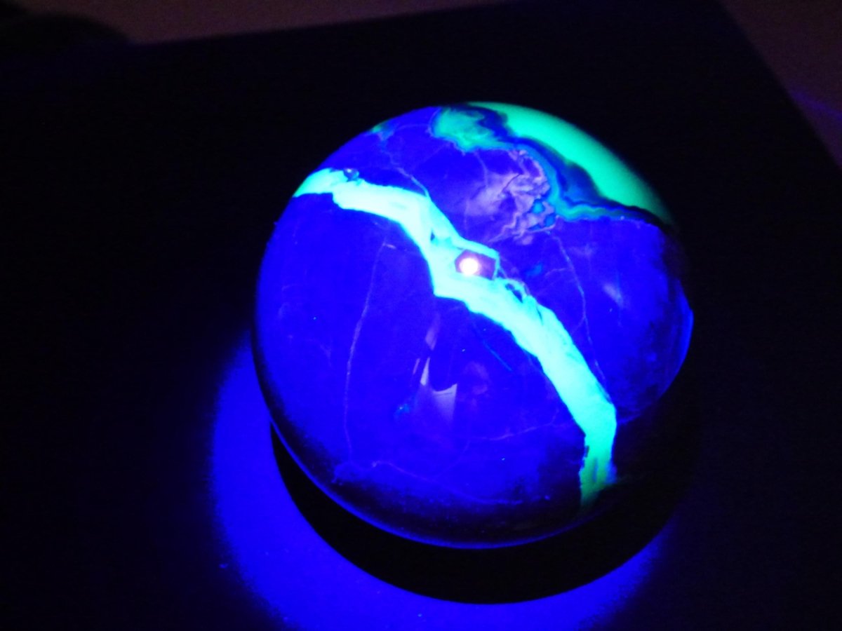 UV AKTIV Volcanic Achat - Edelstein Kugel Deko Sphere Massage Kristall Sammler Meditation Heilstein Frau Mann Geschenk Er Sie Haus Energie - Art of Nature Berlin