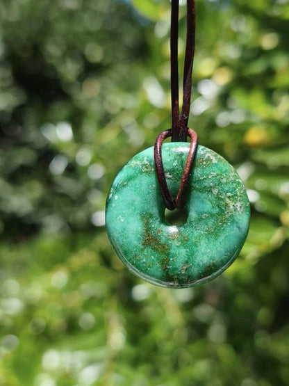 Variscit 30mm Edelstein Kette Donut Pi Scheibe rund Heilstein grün Natur Rarität Geschenk Mann Frau Er Sie Freund Bruder Glück Anhänger - Art of Nature Berlin