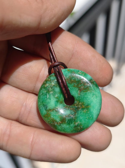 Variscit 30mm Edelstein Kette Donut Pi Scheibe rund Heilstein grün Natur Rarität Geschenk Mann Frau Er Sie Freund Bruder Glück Anhänger - Art of Nature Berlin