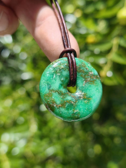 Variscit 30mm Edelstein Kette Donut Pi Scheibe rund Heilstein grün Natur Rarität Geschenk Mann Frau Er Sie Freund Bruder Glück Anhänger - Art of Nature Berlin