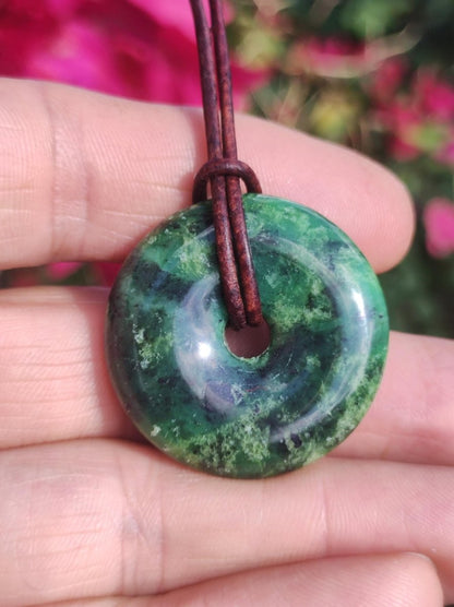 Variscit 30mm Edelstein Kette Donut Pi Scheibe rund Heilstein grün Natur Rarität Geschenk Mann Frau Er Sie Freund Bruder Glück Anhänger - Art of Nature Berlin