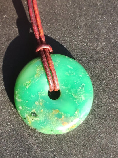 Variscit 30mm Edelstein Kette Donut Pi Scheibe rund Heilstein grün Natur Rarität Geschenk Mann Frau Er Sie Freund Bruder Glück Anhänger - Art of Nature Berlin