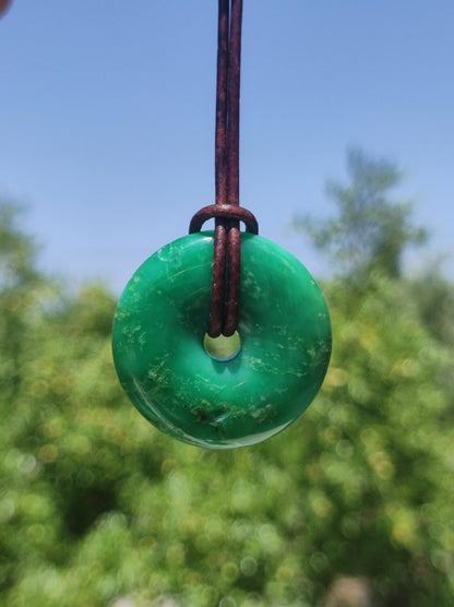 Variscit 30mm Edelstein Kette Donut Pi Scheibe rund Heilstein grün Natur Rarität Geschenk Mann Frau Er Sie Freund Bruder Glück Anhänger - Art of Nature Berlin