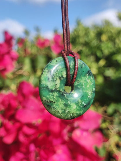 Variscit 30mm Edelstein Kette Donut Pi Scheibe rund Heilstein grün Natur Rarität Geschenk Mann Frau Er Sie Freund Bruder Glück Anhänger - Art of Nature Berlin
