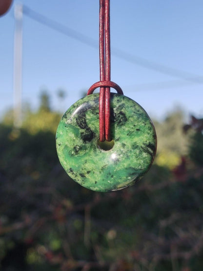 Variscit 30mm Edelstein Kette Donut Pi Scheibe rund Heilstein grün Natur Rarität Geschenk Mann Frau Er Sie Freund Bruder Glück Anhänger - Art of Nature Berlin