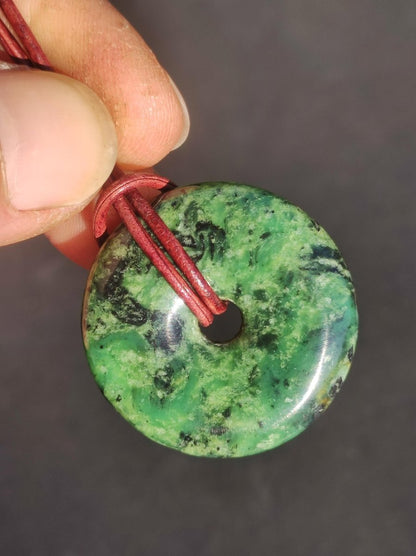 Variscit 30mm Edelstein Kette Donut Pi Scheibe rund Heilstein grün Natur Rarität Geschenk Mann Frau Er Sie Freund Bruder Glück Anhänger - Art of Nature Berlin