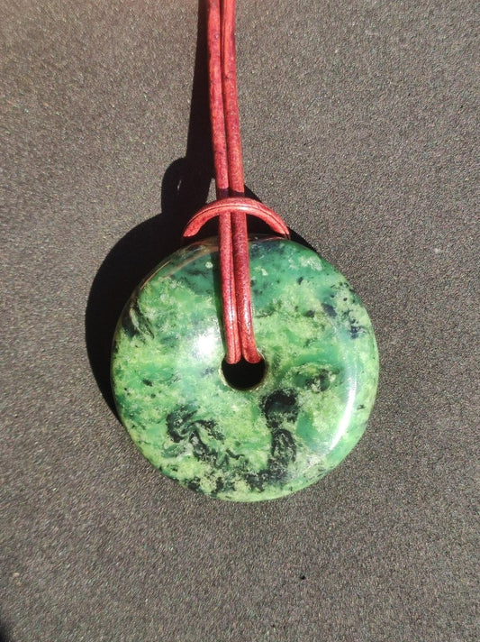 Variscit 30mm Edelstein Kette Donut Pi Scheibe rund Heilstein grün Natur Rarität Geschenk Mann Frau Er Sie Freund Bruder Glück Anhänger - Art of Nature Berlin