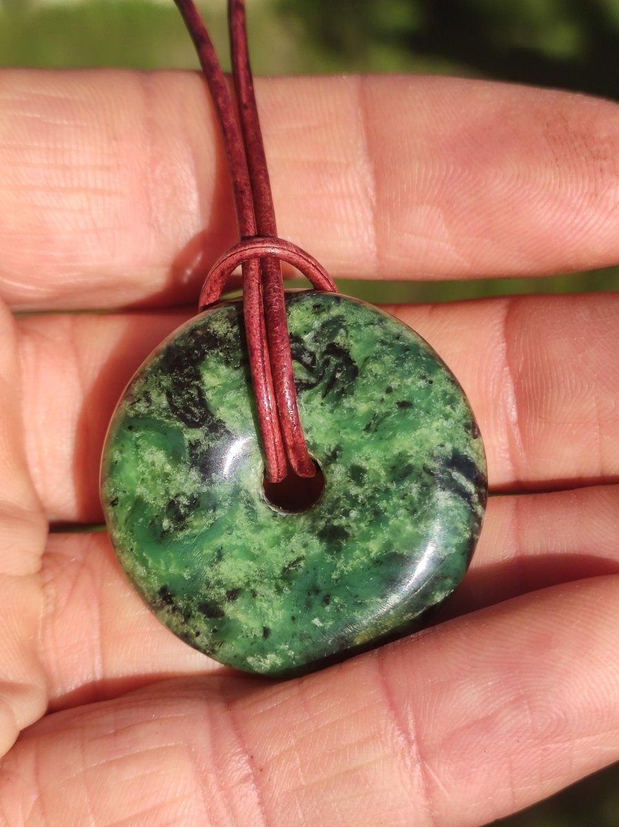 Variscit 30mm Edelstein Kette Donut Pi Scheibe rund Heilstein grün Natur Rarität Geschenk Mann Frau Er Sie Freund Bruder Glück Anhänger - Art of Nature Berlin