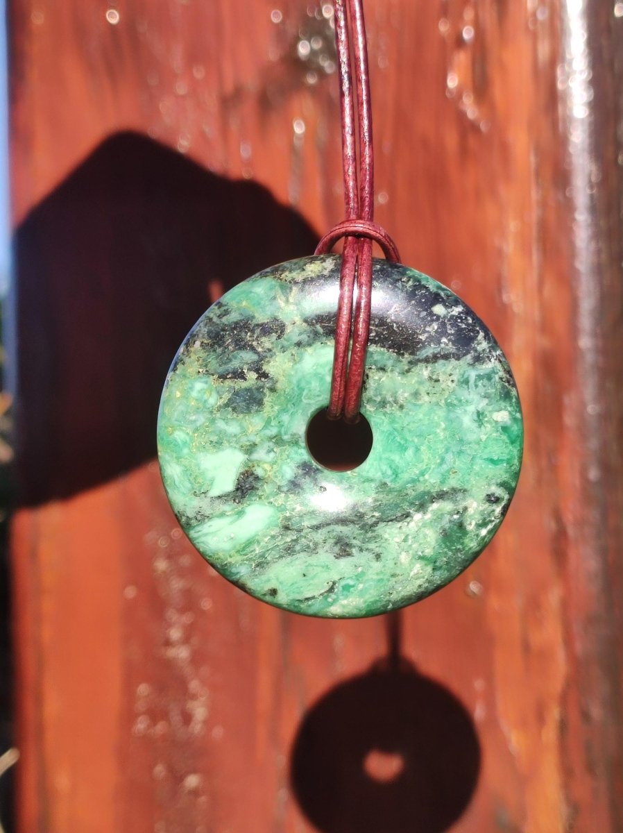 Variscit 40mm Edelstein Kette Donut Pi Scheibe rund Heilstein grün Natur Rarität Geschenk Mann Frau Er Sie Freund Bruder Glück Anhänger - Art of Nature Berlin