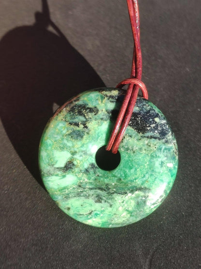 Variscit 40mm Edelstein Kette Donut Pi Scheibe rund Heilstein grün Natur Rarität Geschenk Mann Frau Er Sie Freund Bruder Glück Anhänger - Art of Nature Berlin