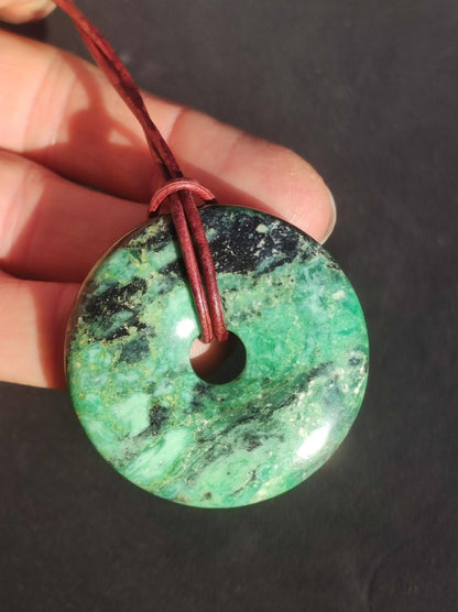 Variscit 40mm Edelstein Kette Donut Pi Scheibe rund Heilstein grün Natur Rarität Geschenk Mann Frau Er Sie Freund Bruder Glück Anhänger - Art of Nature Berlin