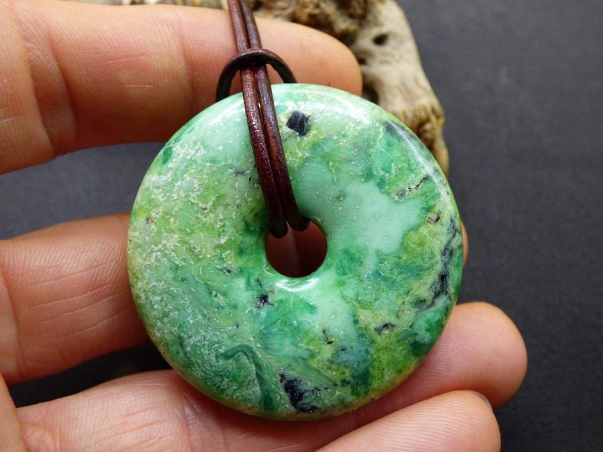 Variscit Donut 40mm Edelstein Kette Schutzsymbol Pi Scheibe Natur HIPPIE GOA Boho Heilstein Kristalle Schmuck Anhänger Mann Frau Sammler - Art of Nature Berlin