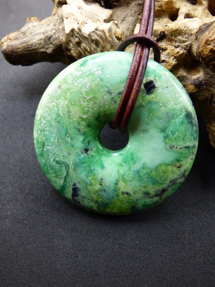 Variscit Donut 40mm Edelstein Kette Schutzsymbol Pi Scheibe Natur HIPPIE GOA Boho Heilstein Kristalle Schmuck Anhänger Mann Frau Sammler - Art of Nature Berlin