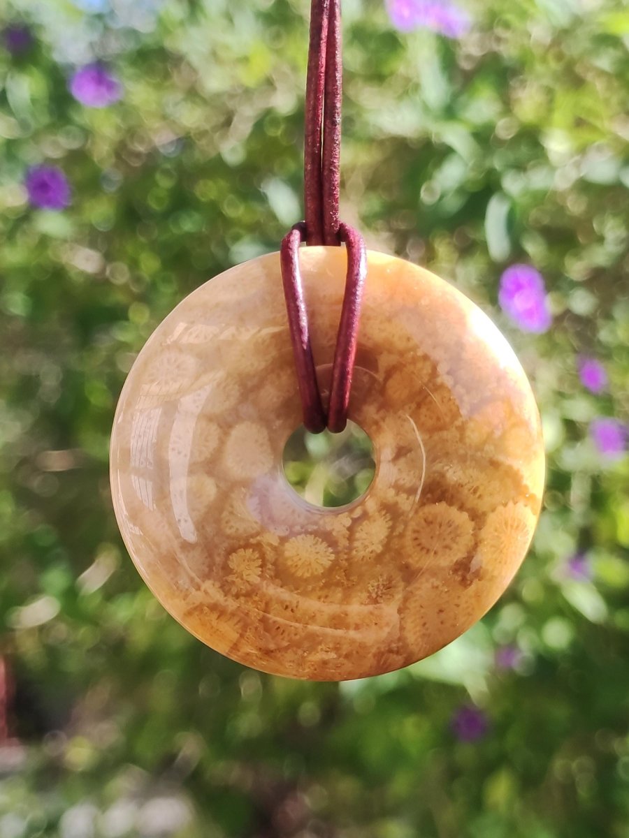 Versteinerte Koralle 40mm Edelstein Kette Donut Heilstein Natur braun beige Energie Rarität Schmuck Frau Mann Er Sie Bruder Geschenk Freund - Art of Nature Berlin