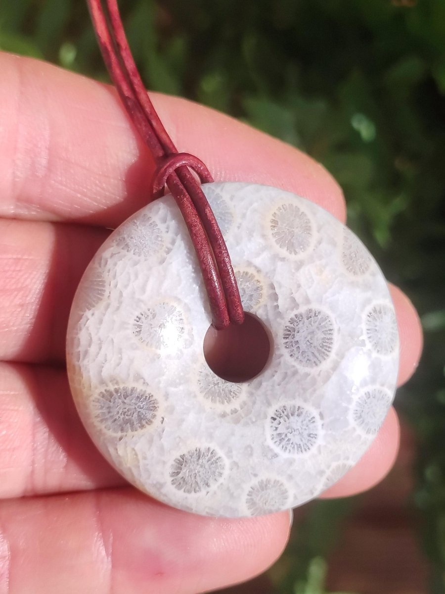 Versteinerte Koralle 40mm Edelstein Kette Donut Heilstein Natur braun beige Energie Rarität Schmuck Frau Mann Er Sie Bruder Geschenk Freund - Art of Nature Berlin