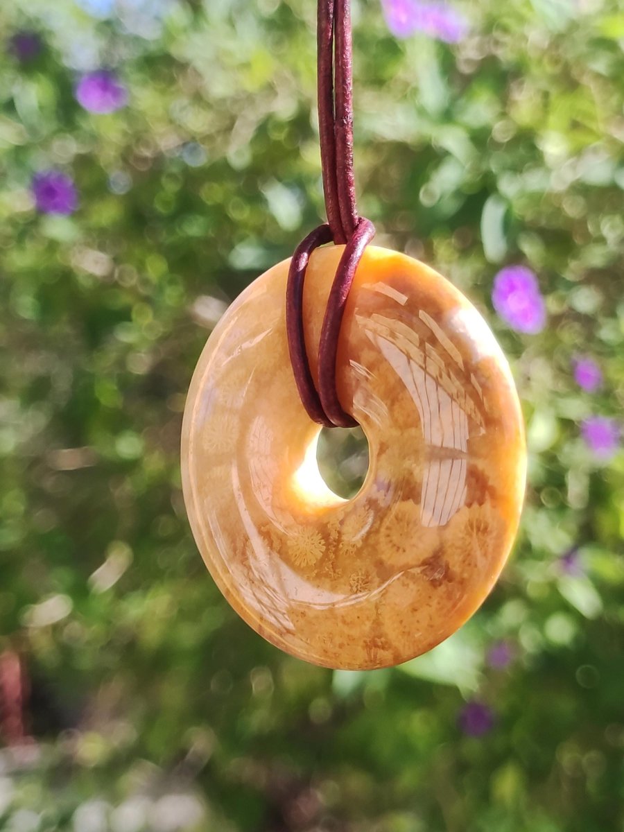 Versteinerte Koralle 40mm Edelstein Kette Donut Heilstein Natur braun beige Energie Rarität Schmuck Frau Mann Er Sie Bruder Geschenk Freund - Art of Nature Berlin