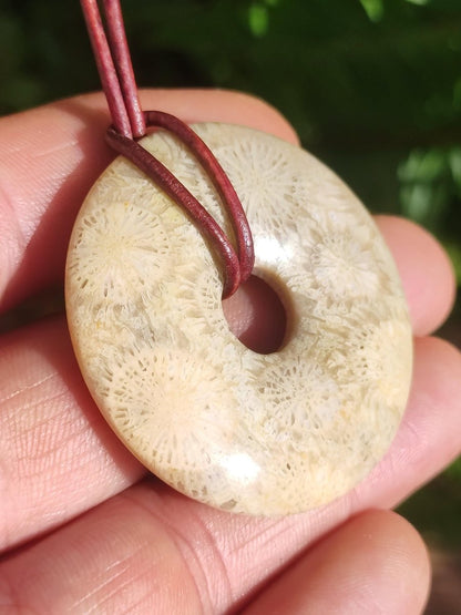 Versteinerte Koralle 40mm Edelstein Kette Donut Heilstein Natur braun beige Energie Rarität Schmuck Frau Mann Er Sie Bruder Geschenk Freund - Art of Nature Berlin
