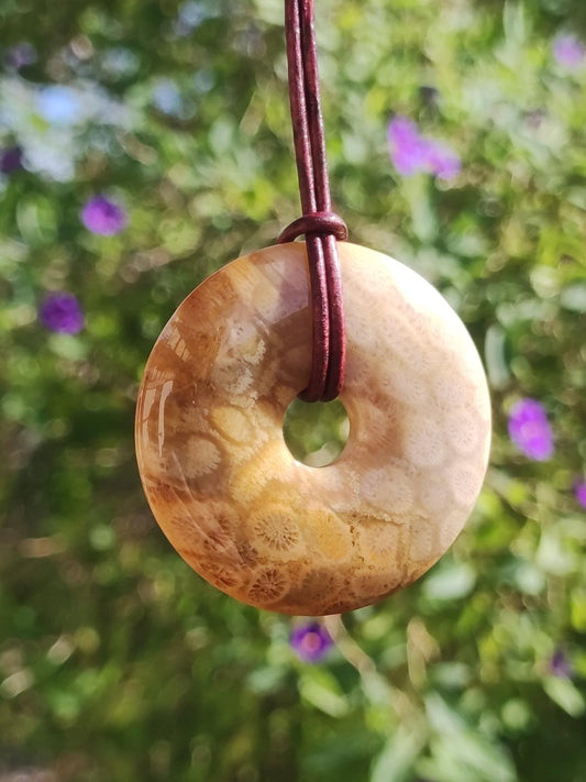 Versteinerte Koralle 40mm Edelstein Kette Donut Heilstein Natur braun beige Energie Rarität Schmuck Frau Mann Er Sie Bruder Geschenk Freund - Art of Nature Berlin