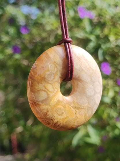 Versteinerte Koralle 40mm Edelstein Kette Donut Heilstein Natur braun beige Energie Rarität Schmuck Frau Mann Er Sie Bruder Geschenk Freund - Art of Nature Berlin