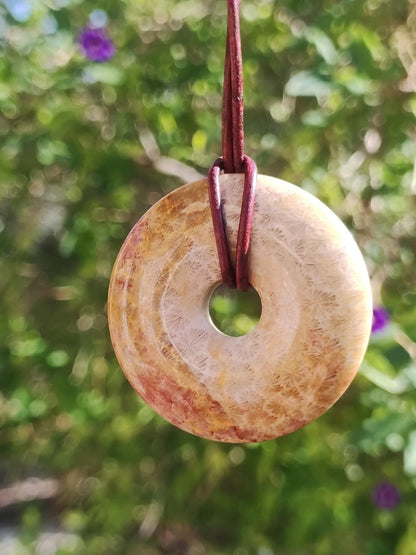 Versteinerte Koralle 40mm Edelstein Kette Donut Heilstein Natur braun beige Energie Rarität Schmuck Frau Mann Er Sie Bruder Geschenk Freund - Art of Nature Berlin