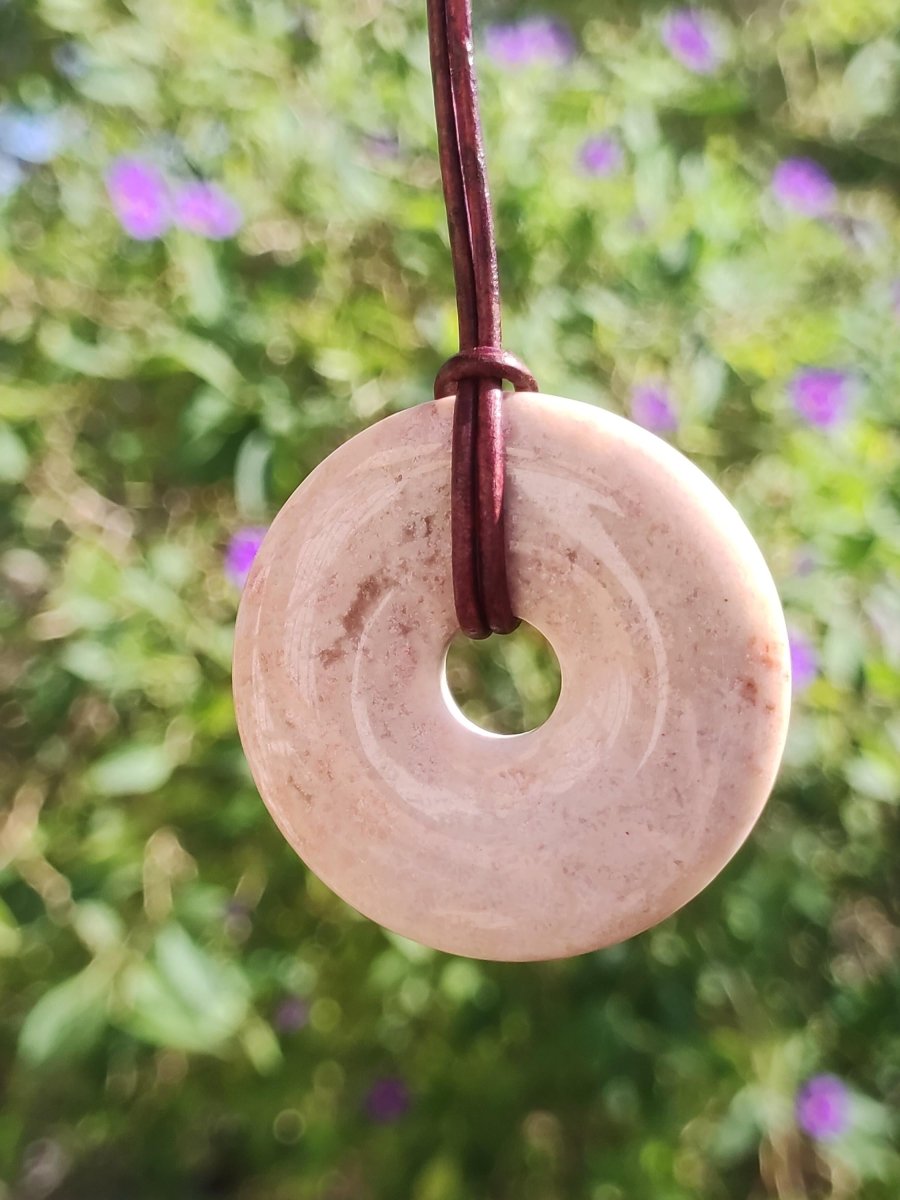 Versteinerte Koralle 40mm Edelstein Kette Donut Heilstein Natur braun beige Energie Rarität Schmuck Frau Mann Er Sie Bruder Geschenk Freund - Art of Nature Berlin