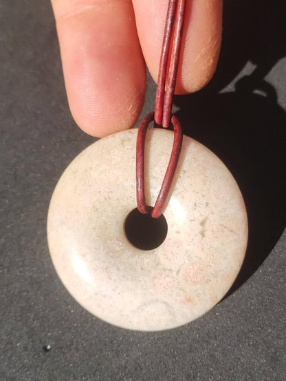 Versteinerte Koralle 40mm Edelstein Kette Donut Heilstein Natur braun beige Energie Rarität Schmuck Frau Mann Er Sie Bruder Geschenk Freund - Art of Nature Berlin