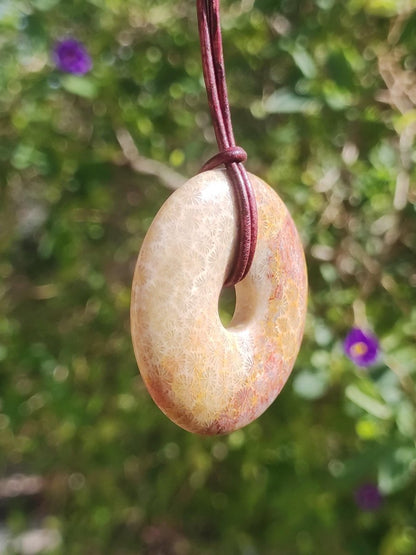 Versteinerte Koralle 40mm Edelstein Kette Donut Heilstein Natur braun beige Energie Rarität Schmuck Frau Mann Er Sie Bruder Geschenk Freund - Art of Nature Berlin