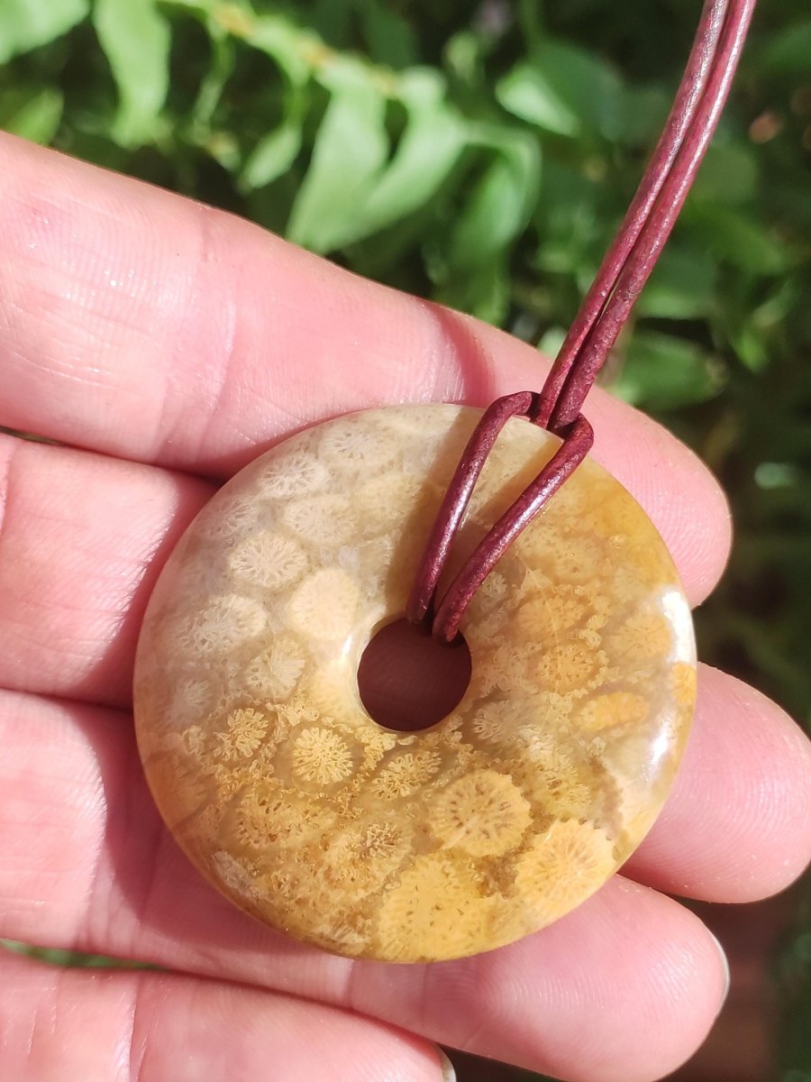 Versteinerte Koralle 40mm Edelstein Kette Donut Heilstein Natur braun beige Energie Rarität Schmuck Frau Mann Er Sie Bruder Geschenk Freund - Art of Nature Berlin