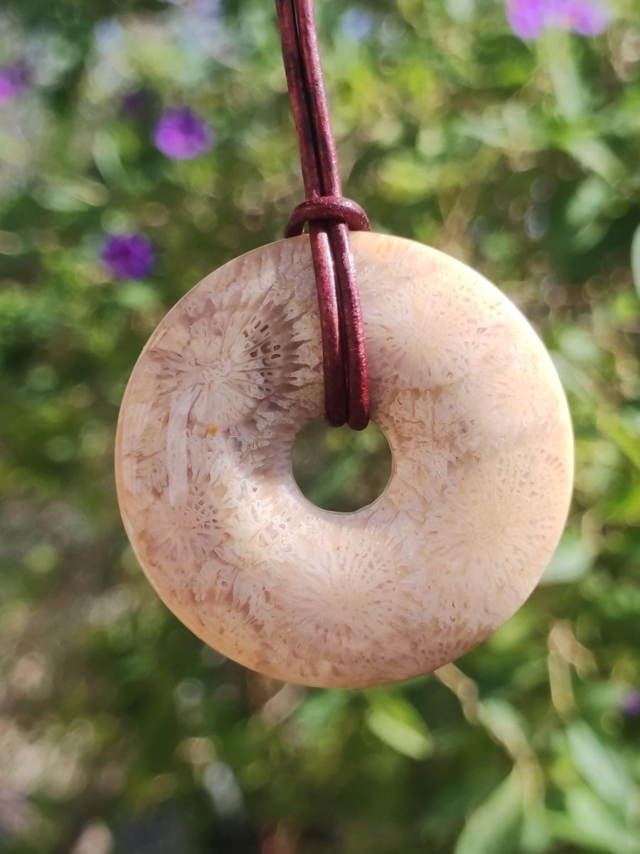 Versteinerte Koralle 40mm Edelstein Kette Donut Heilstein Natur braun beige Energie Rarität Schmuck Frau Mann Er Sie Bruder Geschenk Freund - Art of Nature Berlin