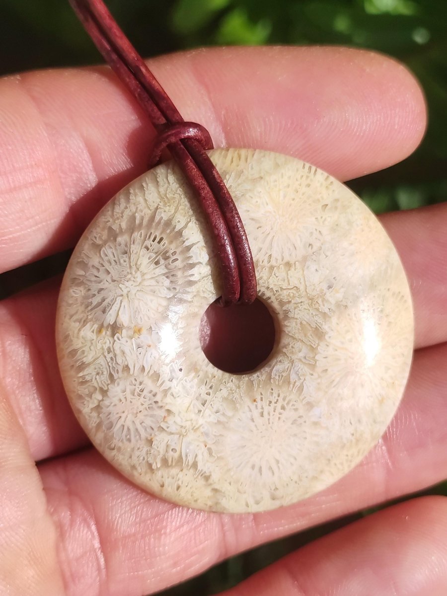 Versteinerte Koralle 40mm Edelstein Kette Donut Heilstein Natur braun beige Energie Rarität Schmuck Frau Mann Er Sie Bruder Geschenk Freund - Art of Nature Berlin