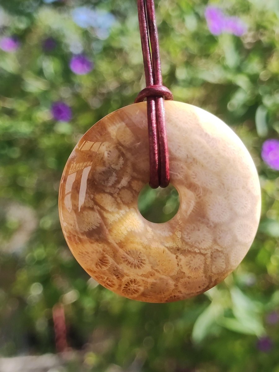 Versteinerte Koralle 40mm Edelstein Kette Donut Heilstein Natur braun beige Energie Rarität Schmuck Frau Mann Er Sie Bruder Geschenk Freund - Art of Nature Berlin
