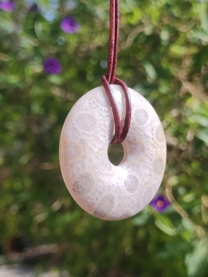 Versteinerte Koralle 40mm Edelstein Kette Donut Heilstein Natur braun beige Energie Rarität Schmuck Frau Mann Er Sie Bruder Geschenk Freund - Art of Nature Berlin