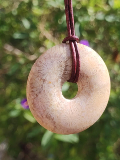 Versteinerte Koralle 40mm Edelstein Kette Donut Heilstein Natur braun beige Energie Rarität Schmuck Frau Mann Er Sie Bruder Geschenk Freund - Art of Nature Berlin