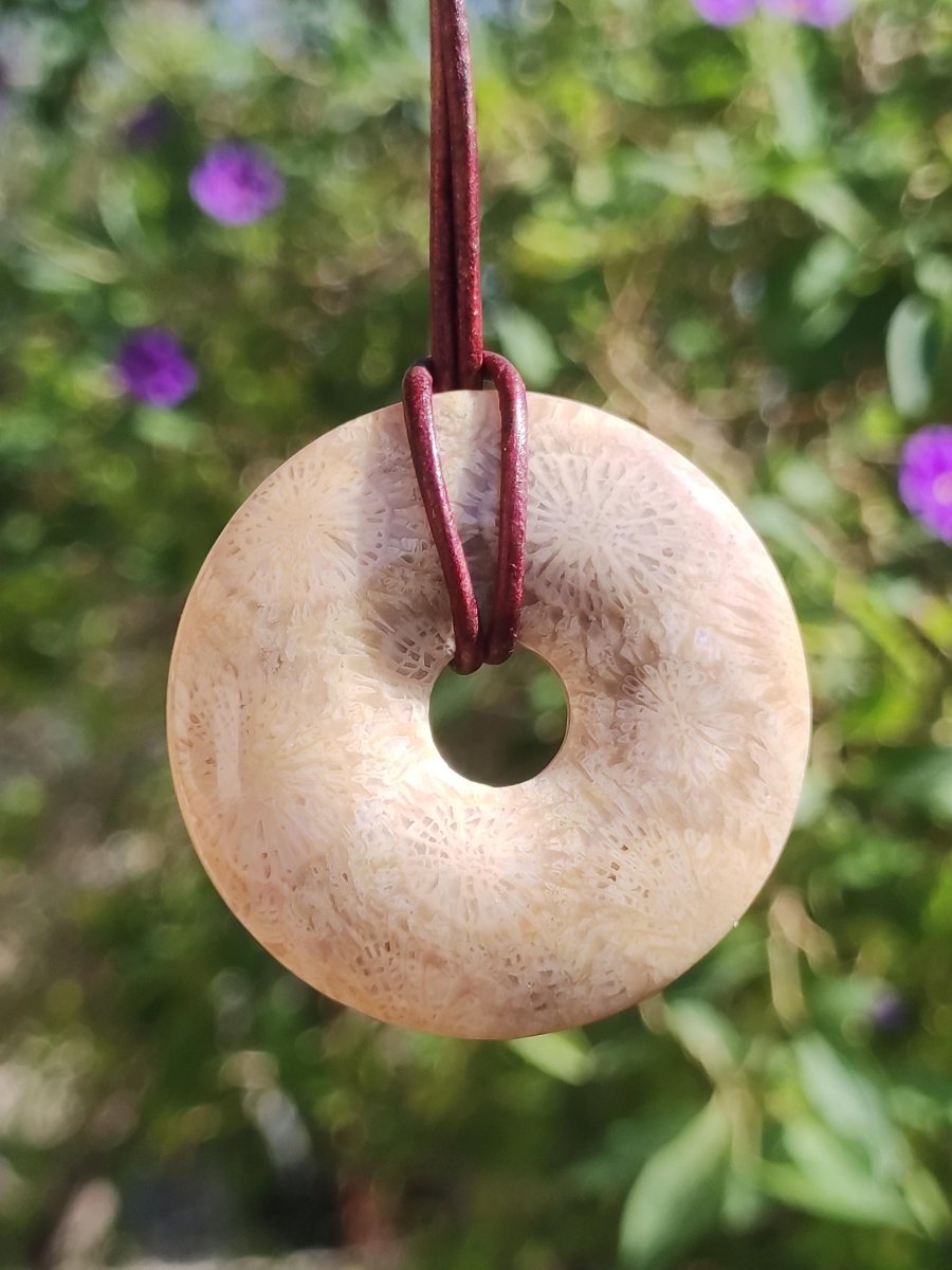 Versteinerte Koralle 40mm Edelstein Kette Donut Heilstein Natur braun beige Energie Rarität Schmuck Frau Mann Er Sie Bruder Geschenk Freund - Art of Nature Berlin