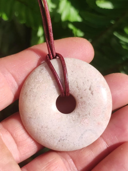 Versteinerte Koralle 40mm Edelstein Kette Donut Heilstein Natur braun beige Energie Rarität Schmuck Frau Mann Er Sie Bruder Geschenk Freund - Art of Nature Berlin