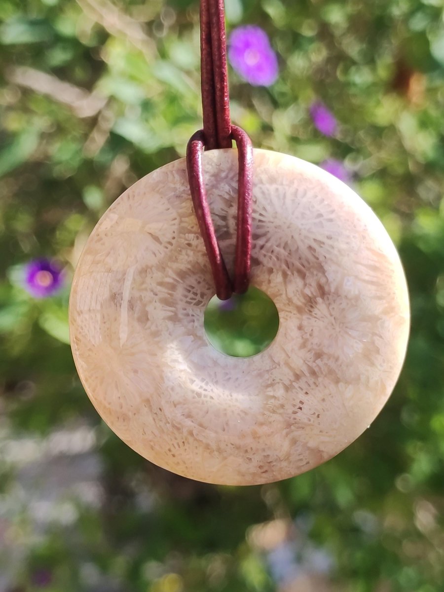 Versteinerte Koralle 40mm Edelstein Kette Donut Heilstein Natur braun beige Energie Rarität Schmuck Frau Mann Er Sie Bruder Geschenk Freund - Art of Nature Berlin