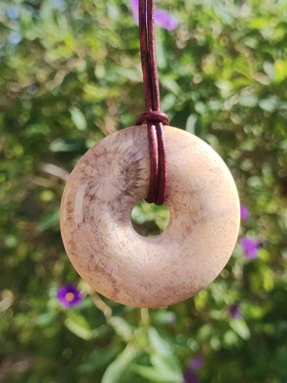 Versteinerte Koralle 40mm Edelstein Kette Donut Heilstein Natur braun beige Energie Rarität Schmuck Frau Mann Er Sie Bruder Geschenk Freund - Art of Nature Berlin