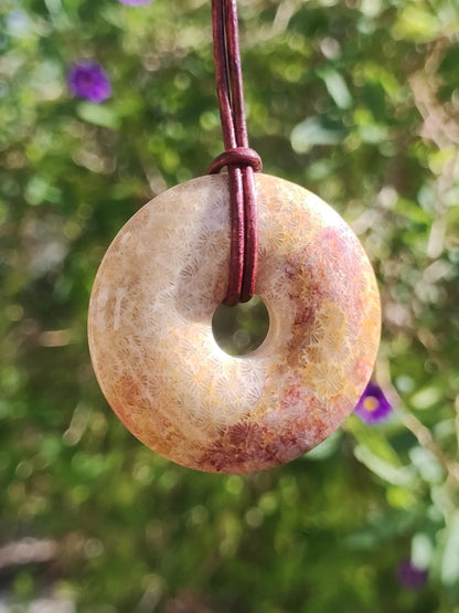 Versteinerte Koralle 40mm Edelstein Kette Donut Heilstein Natur braun beige Energie Rarität Schmuck Frau Mann Er Sie Bruder Geschenk Freund - Art of Nature Berlin