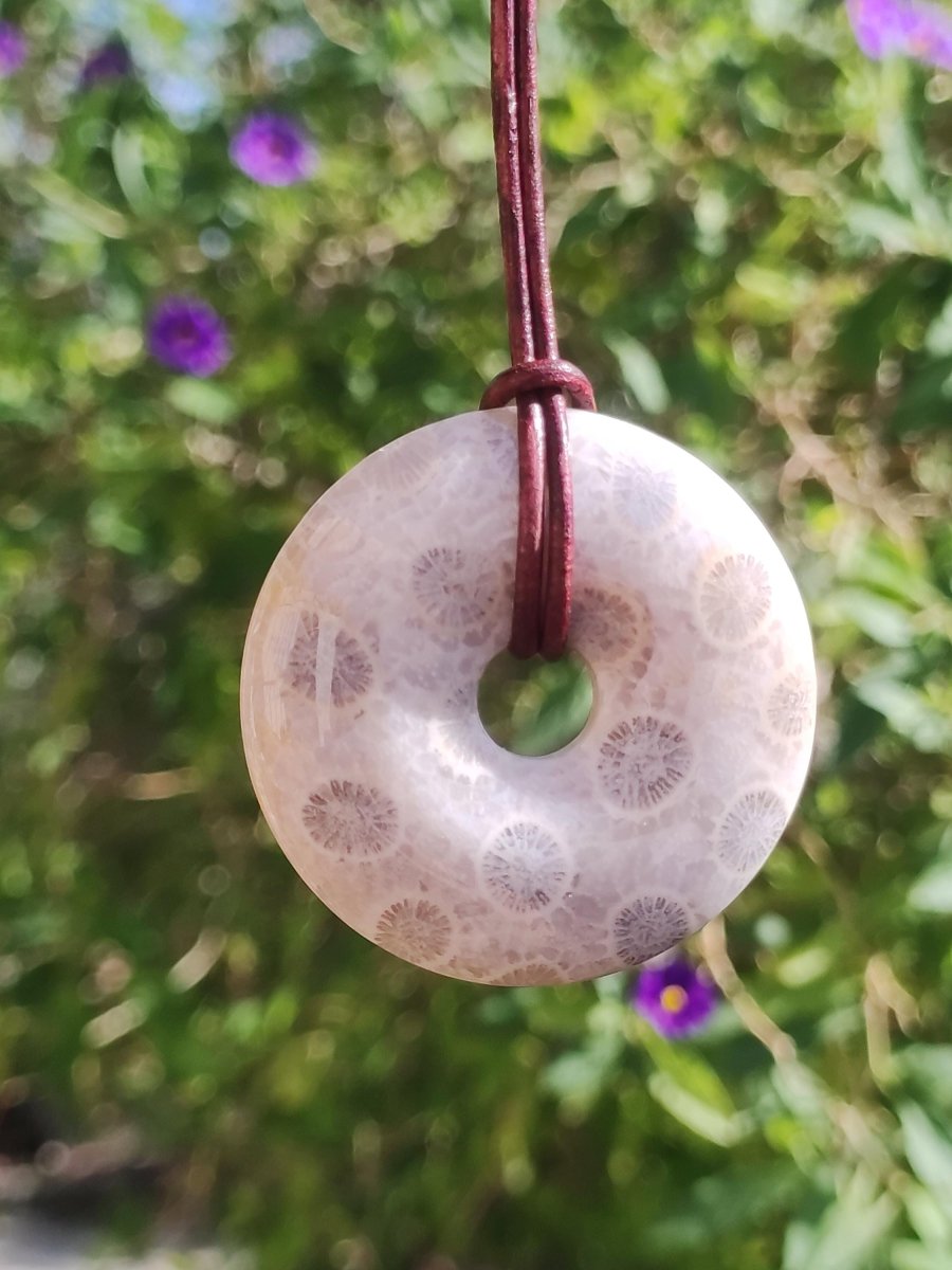 Versteinerte Koralle 40mm Edelstein Kette Donut Heilstein Natur braun beige Energie Rarität Schmuck Frau Mann Er Sie Bruder Geschenk Freund - Art of Nature Berlin