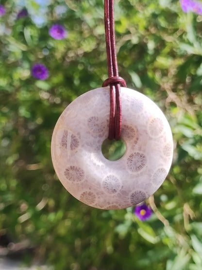 Versteinerte Koralle 40mm Edelstein Kette Donut Heilstein Natur braun beige Energie Rarität Schmuck Frau Mann Er Sie Bruder Geschenk Freund - Art of Nature Berlin