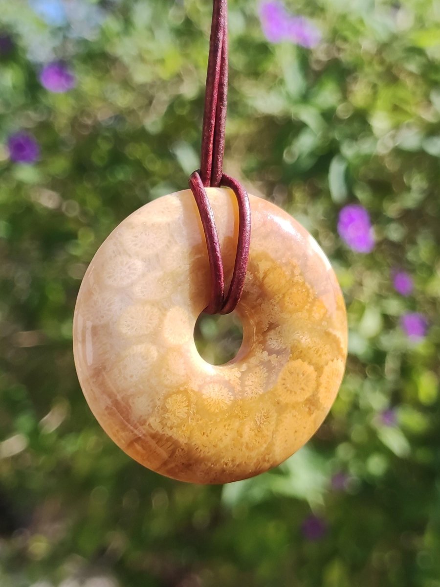 Versteinerte Koralle 40mm Edelstein Kette Donut Heilstein Natur braun beige Energie Rarität Schmuck Frau Mann Er Sie Bruder Geschenk Freund - Art of Nature Berlin