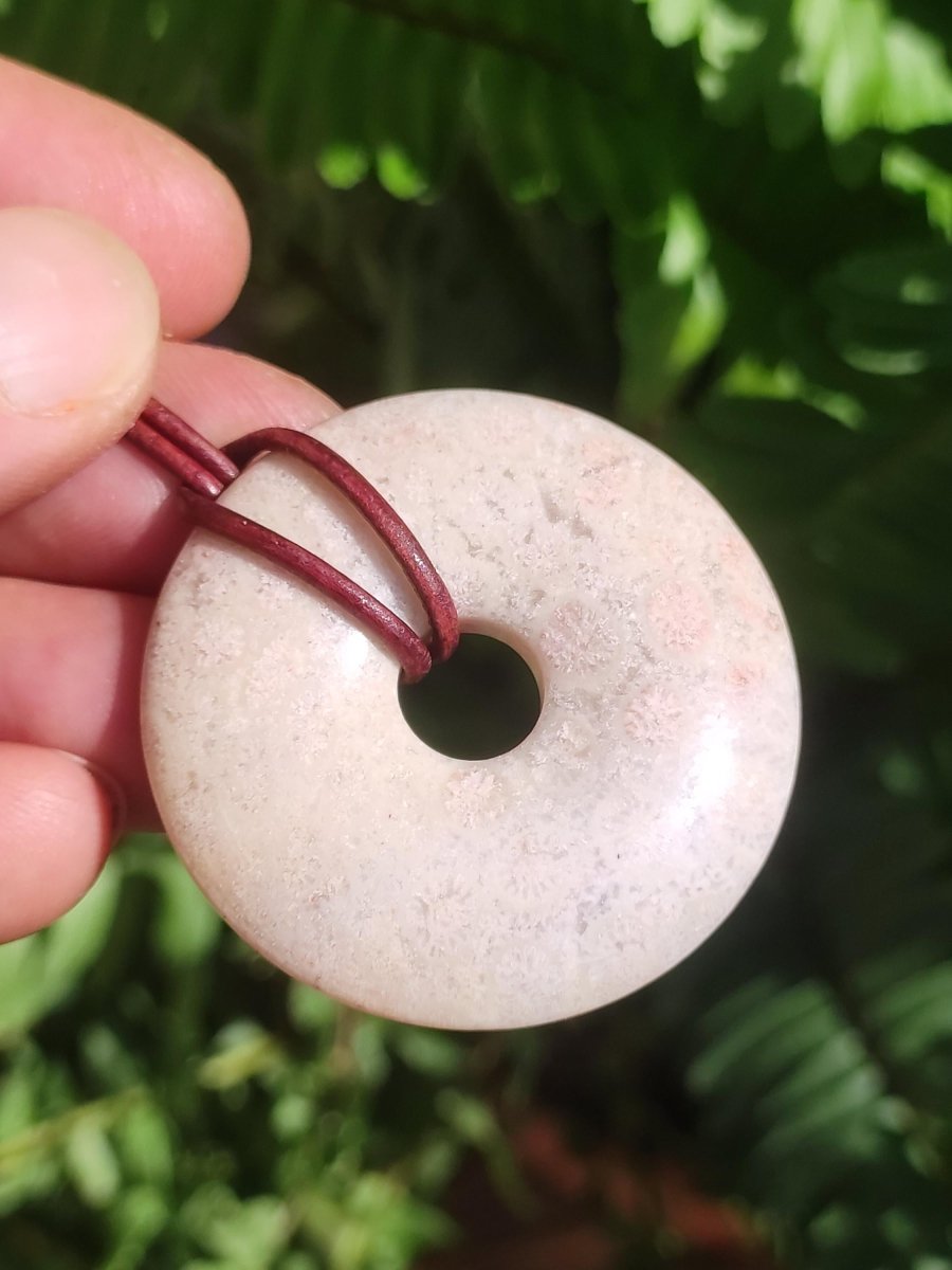 Versteinerte Koralle 40mm Edelstein Kette Donut Heilstein Natur braun beige Energie Rarität Schmuck Frau Mann Er Sie Bruder Geschenk Freund - Art of Nature Berlin