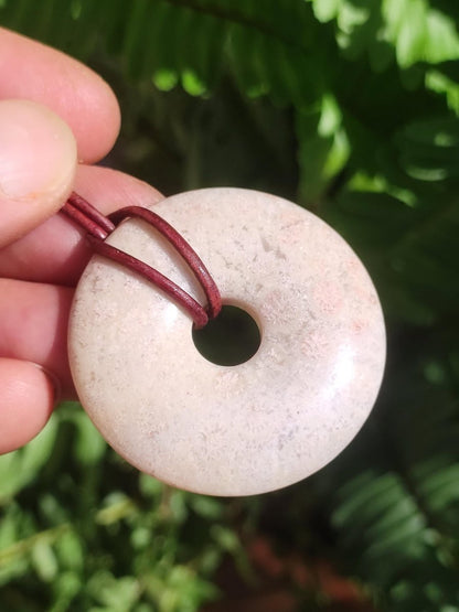 Versteinerte Koralle 40mm Edelstein Kette Donut Heilstein Natur braun beige Energie Rarität Schmuck Frau Mann Er Sie Bruder Geschenk Freund - Art of Nature Berlin