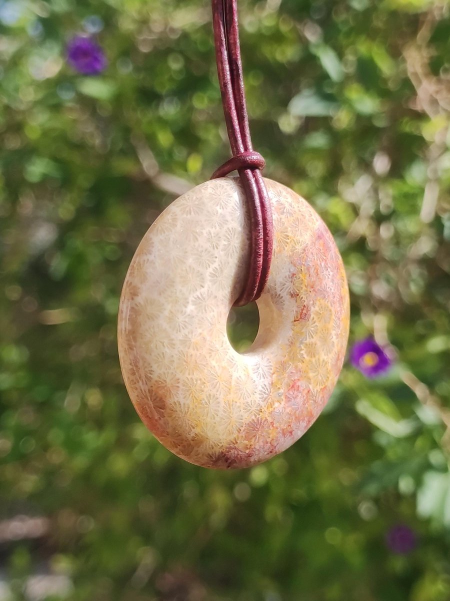 Versteinerte Koralle 40mm Edelstein Kette Donut Heilstein Natur braun beige Energie Rarität Schmuck Frau Mann Er Sie Bruder Geschenk Freund - Art of Nature Berlin