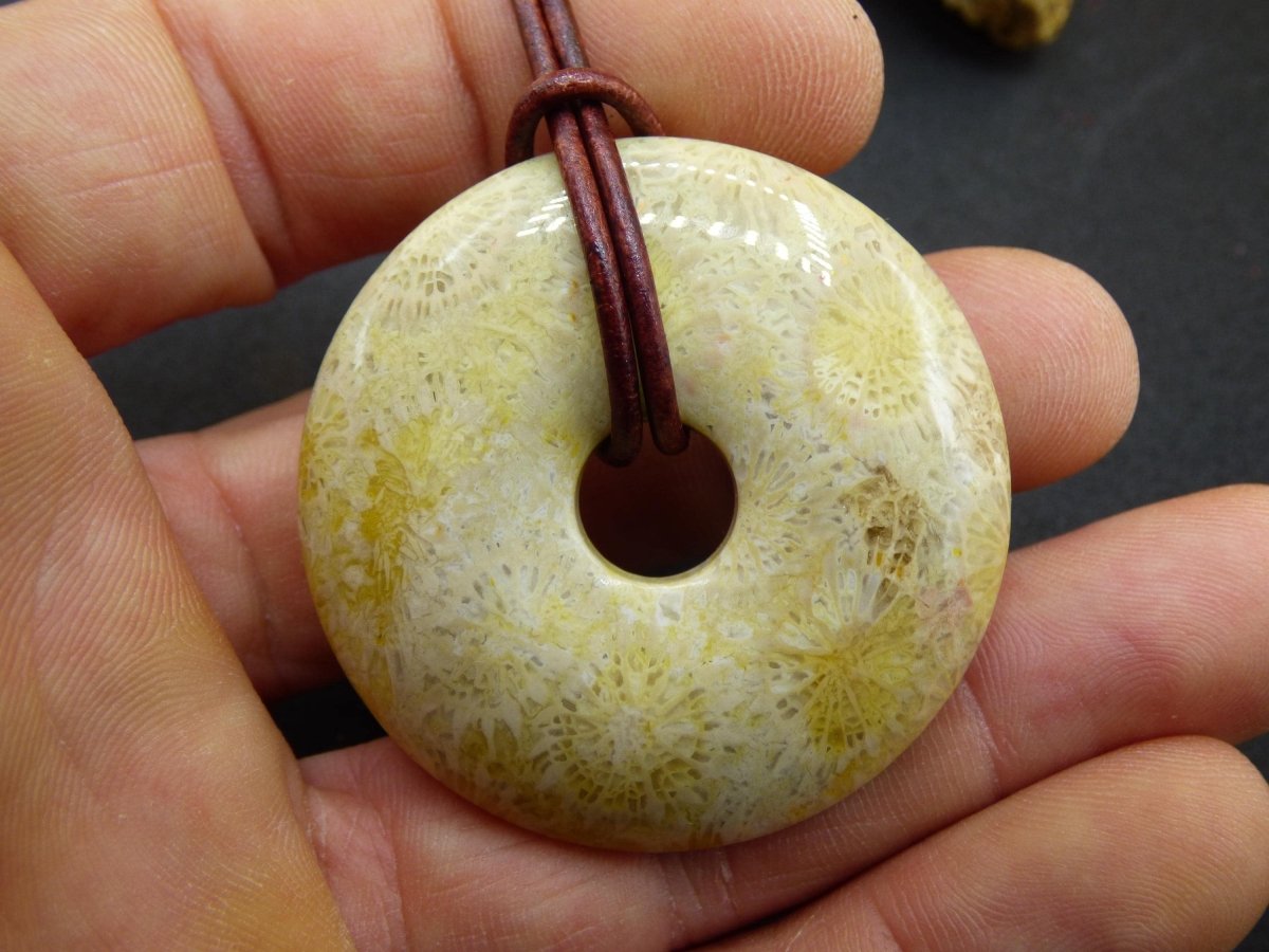 Versteinerte Koralle 40mm Edelstein Kette Heilstein Natur braun beige Energie Echt Rarität Schmuck Frau Mann Er Sie Bruder Geschenk Freundin - Art of Nature Berlin