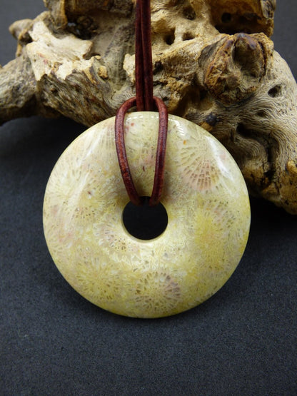 Versteinerte Koralle 40mm Edelstein Kette Heilstein Natur braun beige Energie Echt Rarität Schmuck Frau Mann Er Sie Bruder Geschenk Freundin - Art of Nature Berlin